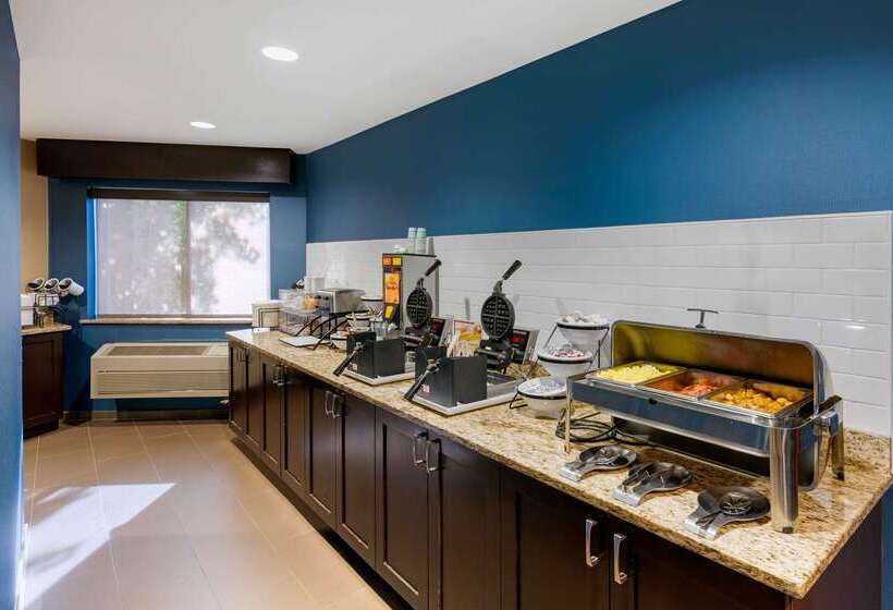 هتل Comfort Inn University