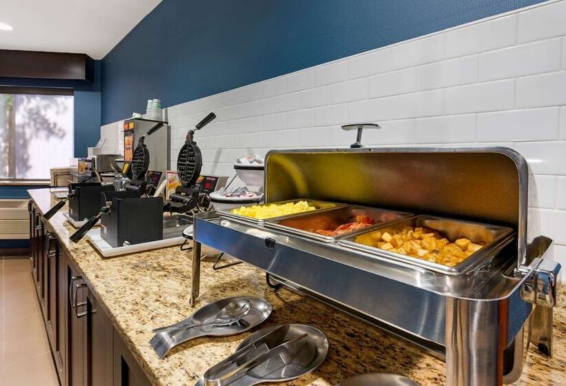 هتل Comfort Inn University