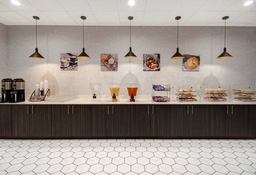 Отель Crowne Plaza Auburn Hills, An Ihg