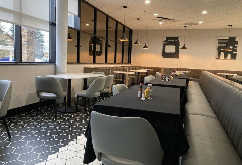 Отель Crowne Plaza Auburn Hills, An Ihg