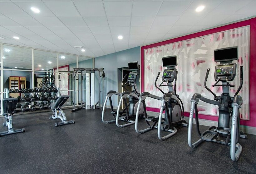 Отель Crowne Plaza Auburn Hills, An Ihg