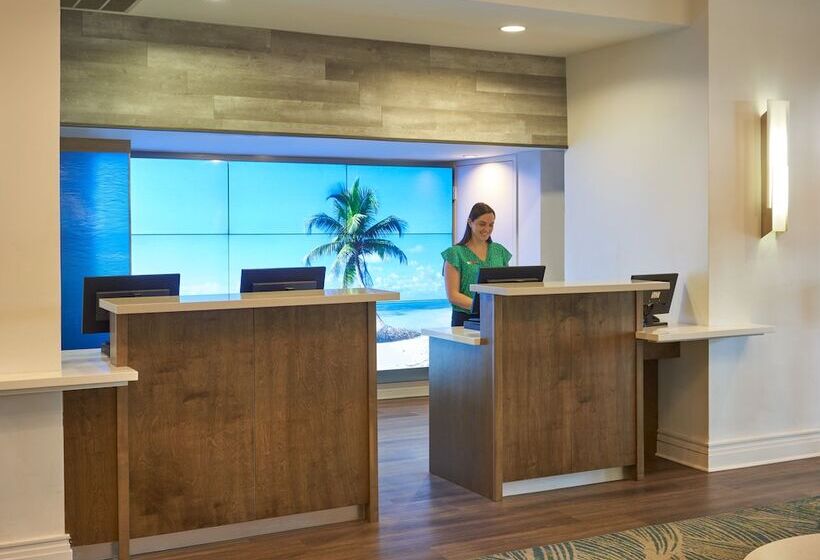 فندق Crowne Plaza Melbourne Oceanfront, An Ihg