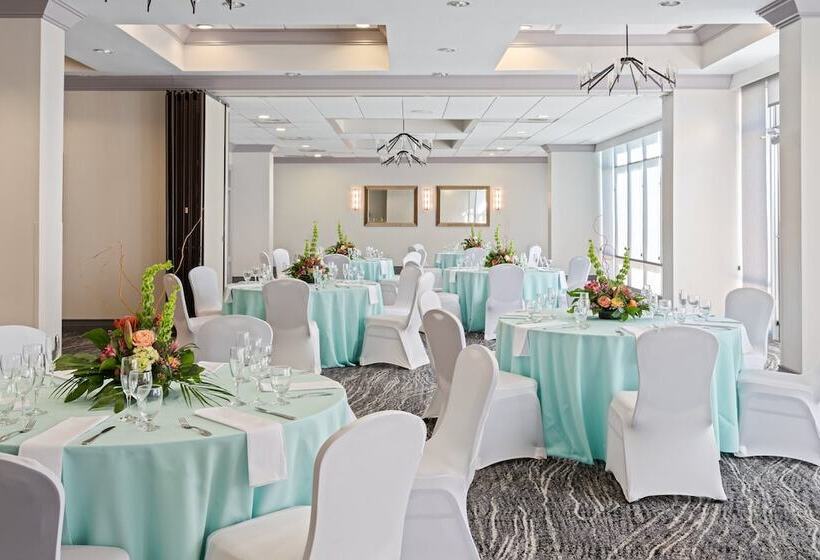 فندق Crowne Plaza Melbourne Oceanfront, An Ihg