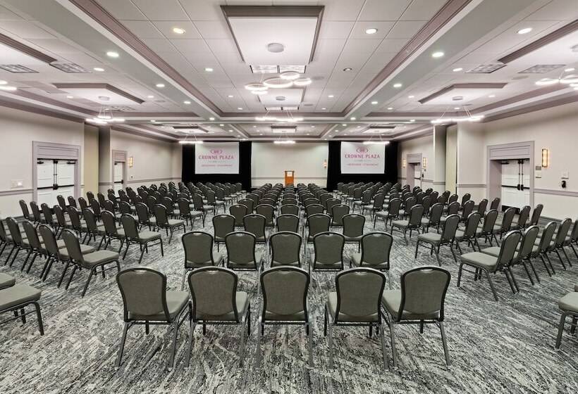 فندق Crowne Plaza Melbourne Oceanfront, An Ihg