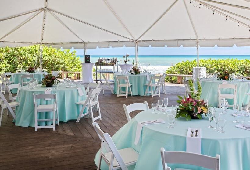 فندق Crowne Plaza Melbourne Oceanfront, An Ihg