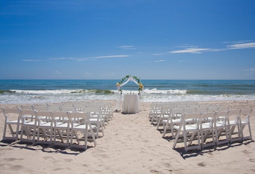 فندق Crowne Plaza Melbourne Oceanfront, An Ihg