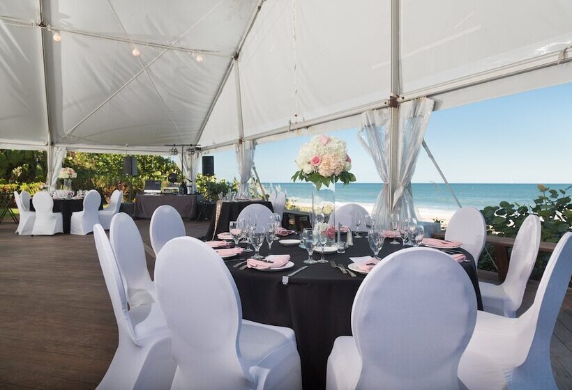 فندق Crowne Plaza Melbourne Oceanfront, An Ihg