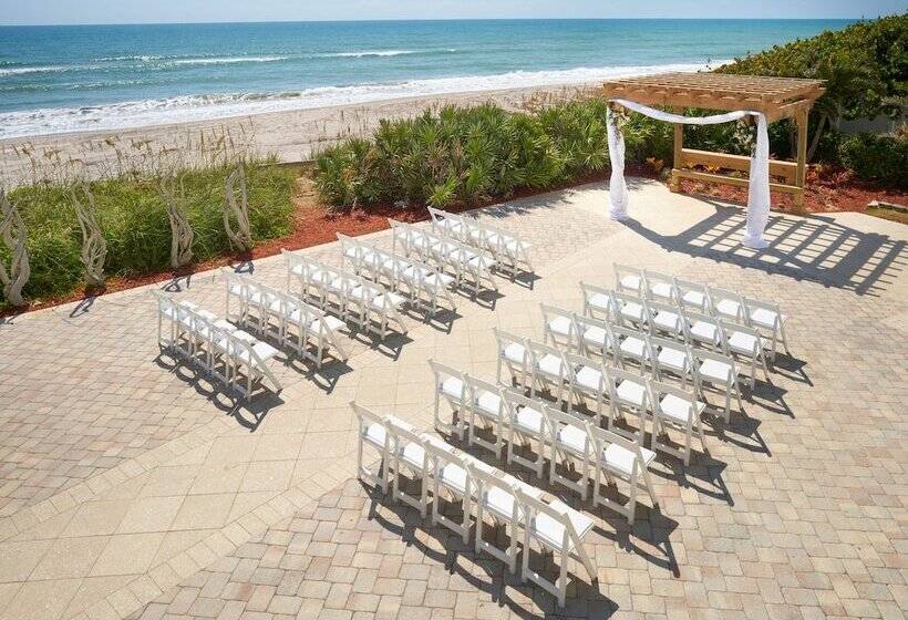 فندق Crowne Plaza Melbourne Oceanfront, An Ihg