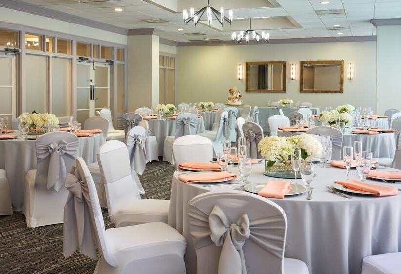 فندق Crowne Plaza Melbourne Oceanfront, An Ihg