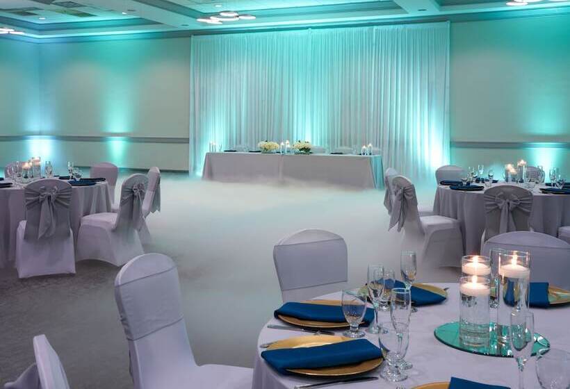 فندق Crowne Plaza Melbourne Oceanfront, An Ihg