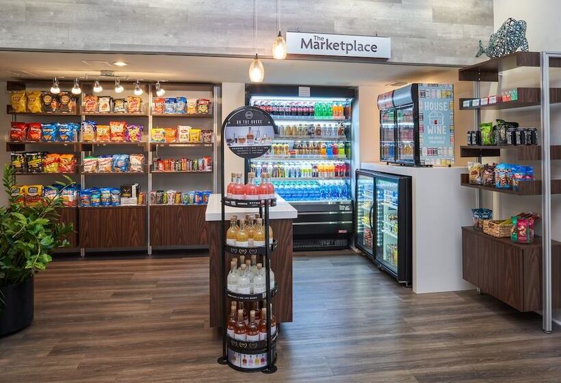 فندق Crowne Plaza Melbourne Oceanfront, An Ihg