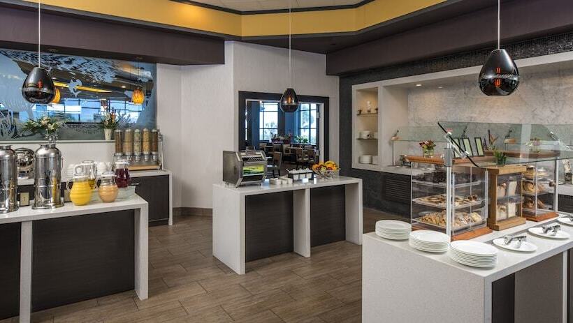 فندق Crowne Plaza Melbourne Oceanfront, An Ihg