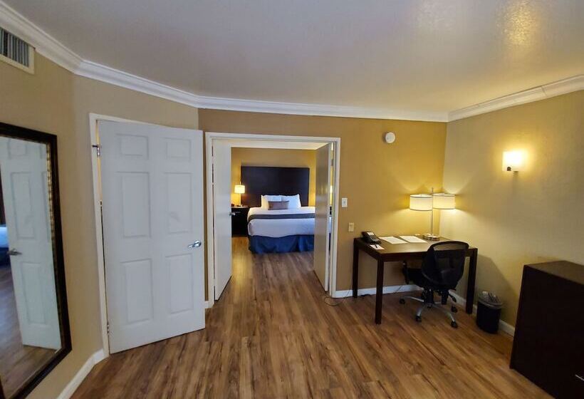 호텔 D Lins Ontario Airport