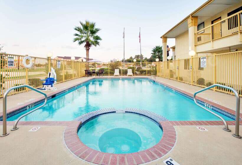 Отель Days Inn By Wyndham Fairfield