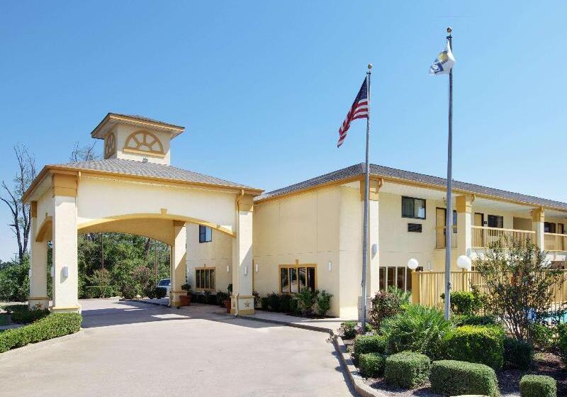 Отель Days Inn By Wyndham Fairfield