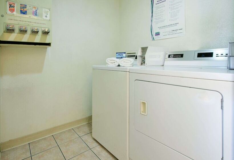 Отель Days Inn By Wyndham Fairfield