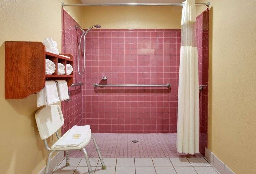 Отель Days Inn By Wyndham Fairfield