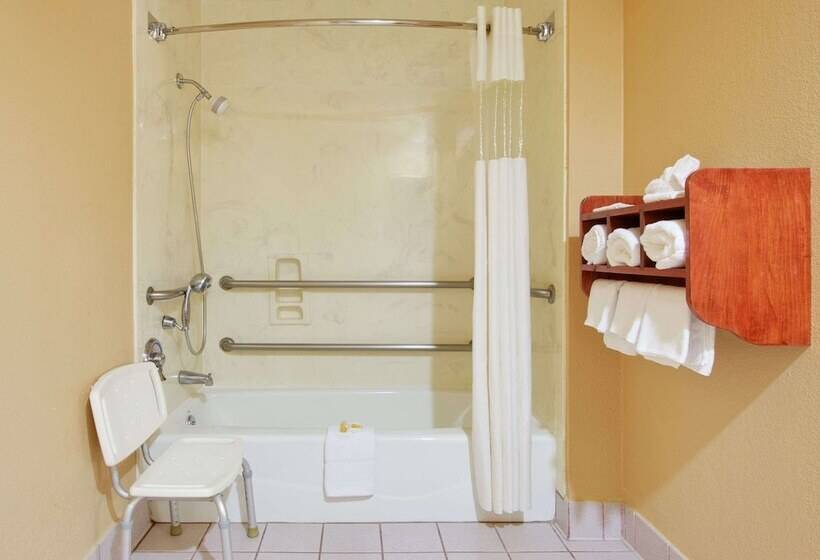 Отель Days Inn By Wyndham Fairfield