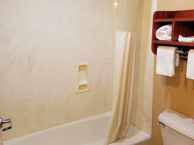 Отель Days Inn By Wyndham Fairfield