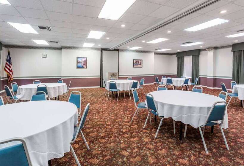 فندق Days Inn & Suites By Wyndham Port Richey