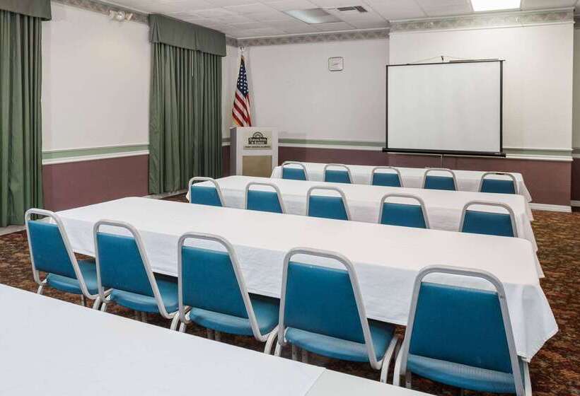 فندق Days Inn & Suites By Wyndham Port Richey
