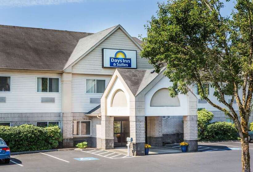 Отель Days Inn & Suites By Wyndham Vancouver