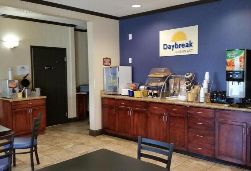 Отель Days Inn & Suites By Wyndham Vancouver