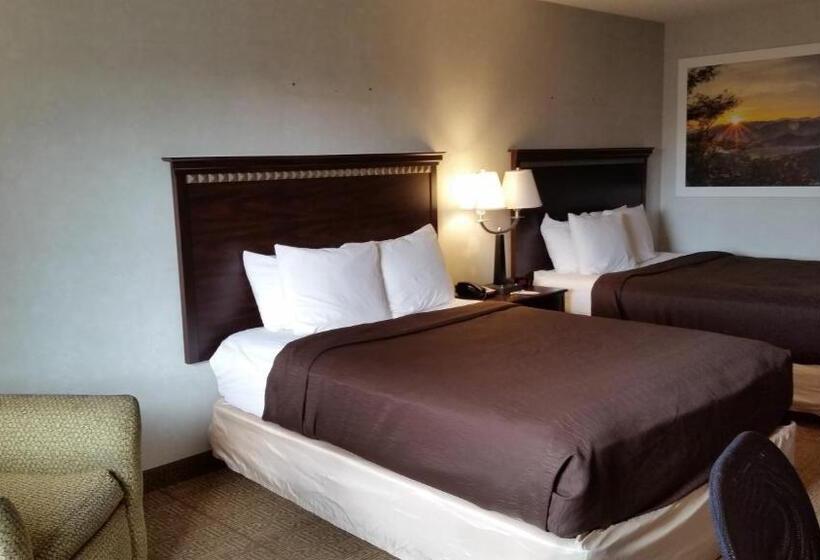 Отель Days Inn & Suites By Wyndham Vancouver