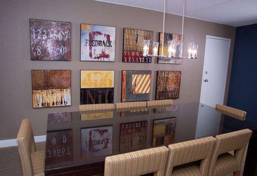 ホテル Doubletree By Hilton St. Louis Westport