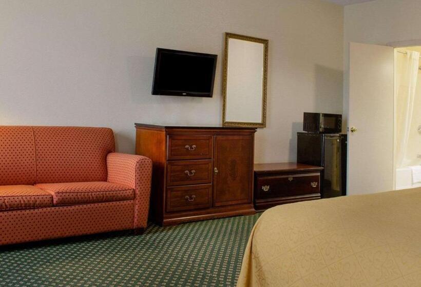 هتل Econo Lodge Inn & Suites