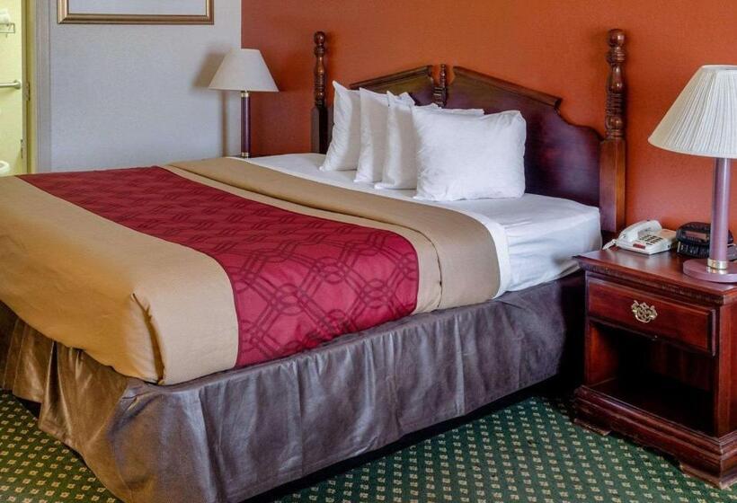 هتل Econo Lodge Inn & Suites