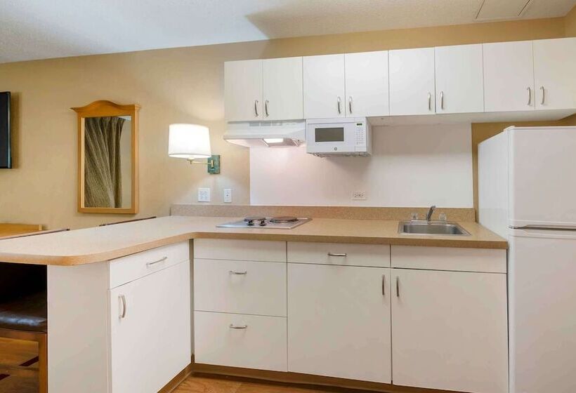 هتل Extended Stay America Suites  Chicago  Schaumburg  Convention Center