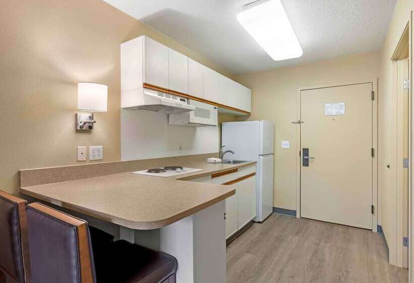 فندق Extended Stay America Select Suites   St Louis   Airport   Central