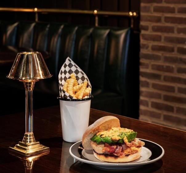 هتل Graduate By Hilton Evanston