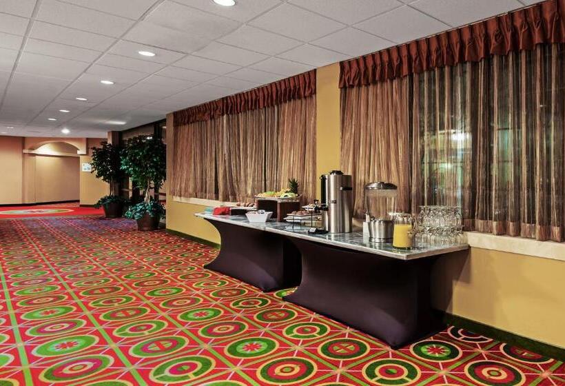 Holiday Inn Hotel & Suites Springfield, An Ihg