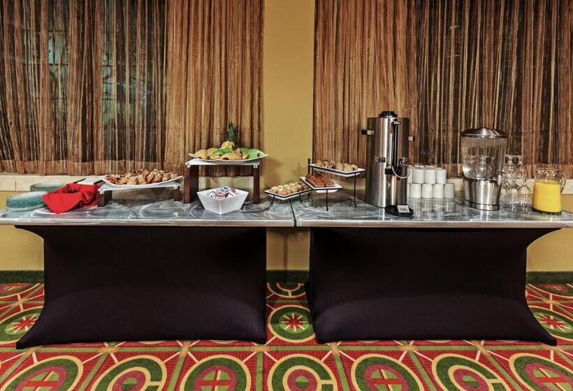 Holiday Inn Hotel & Suites Springfield, An Ihg