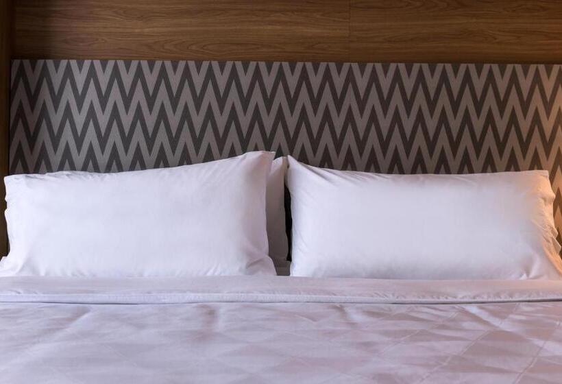 Отель Holiday Inn Detroit Northwest   Livonia, An Ihg