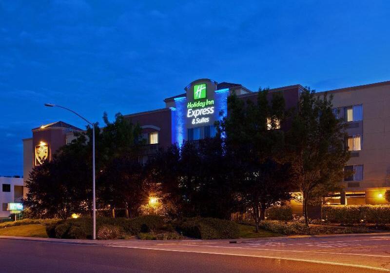 Holiday Inn Express Hotel & Suites Belmont, An Ihg