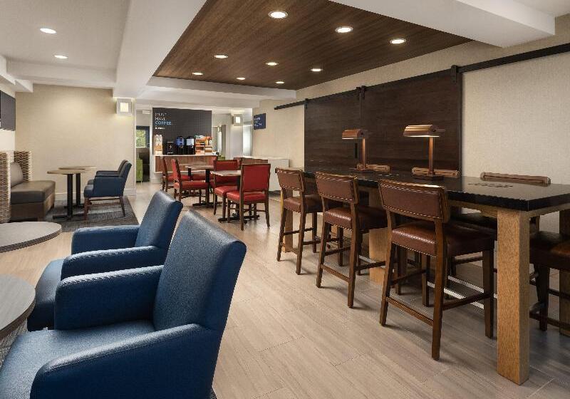 Holiday Inn Express Hotel & Suites Belmont, An Ihg