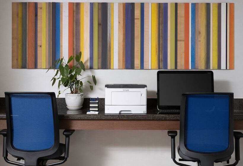 Holiday Inn Express Hotel & Suites Belmont, An Ihg