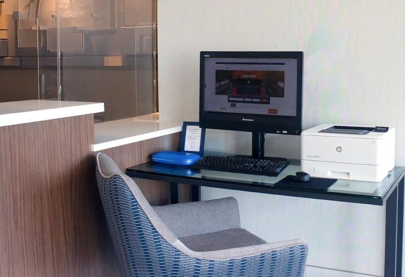 호텔 Holiday Inn Express & Suites Boston   Cambridge, An Ihg