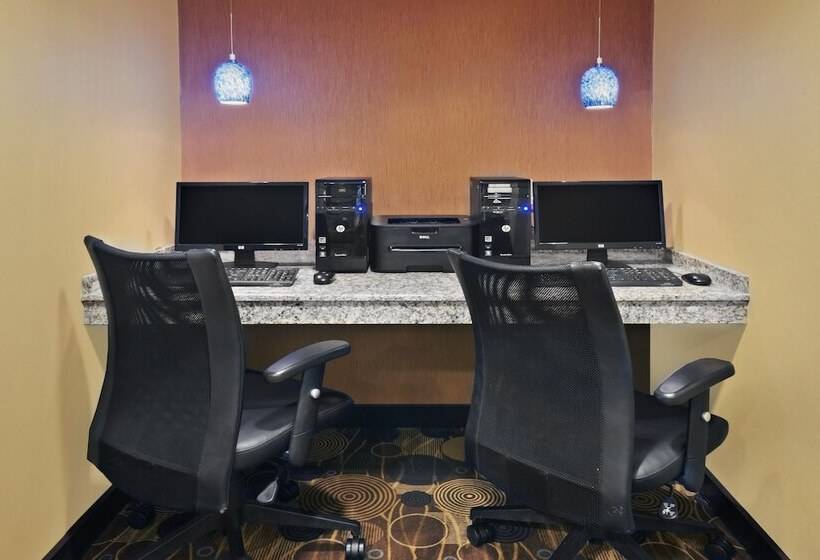 Holiday Inn Express Hotel & Suites Colby, An Ihg