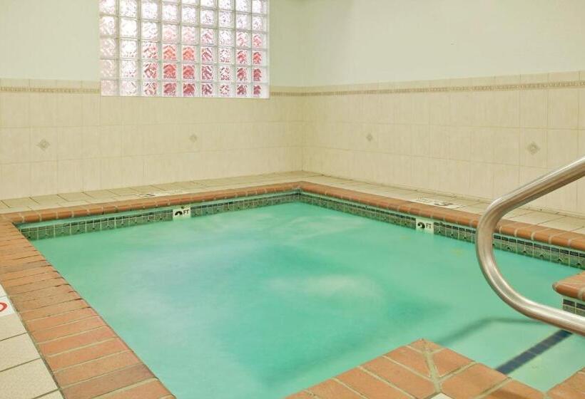 فندق Holiday Inn Express  & Suites Lansingleavenworth