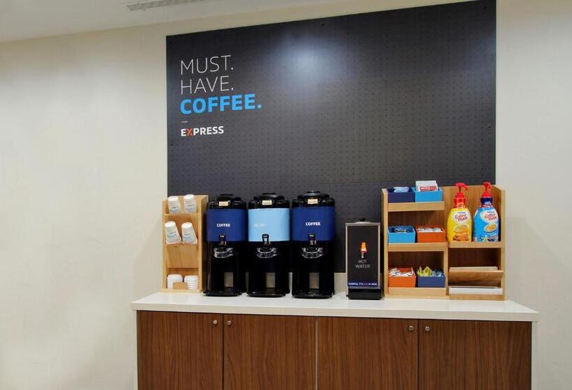 فندق Holiday Inn Express  & Suites Lansingleavenworth