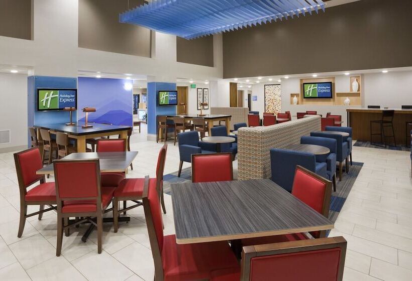 Holiday Inn Express Hotel & Suites Minneapolis Golden Valley, An Ihg