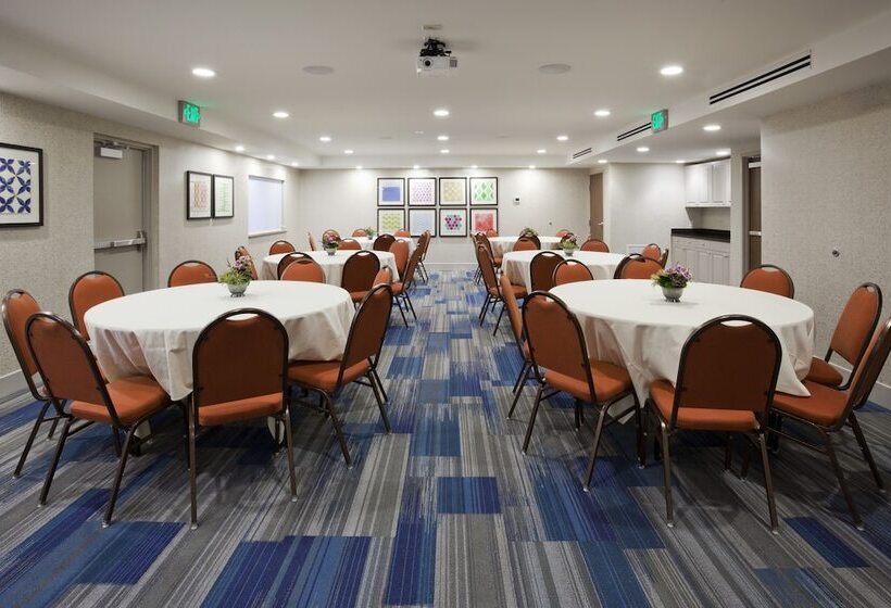 Holiday Inn Express Hotel & Suites Minneapolis Golden Valley, An Ihg