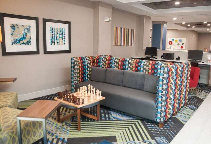 Holiday Inn Express Hotel & Suites Norfolk, An Ihg