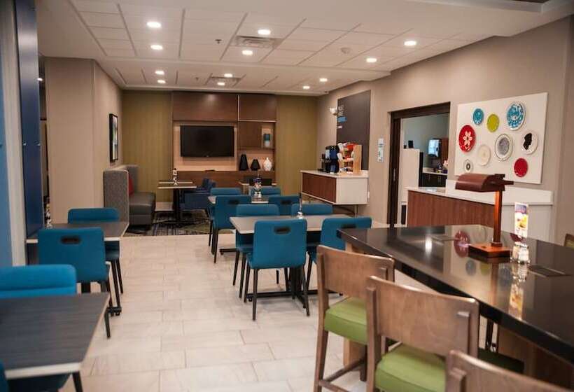 Holiday Inn Express Hotel & Suites Norfolk, An Ihg