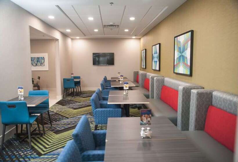 Holiday Inn Express Hotel & Suites Norfolk, An Ihg