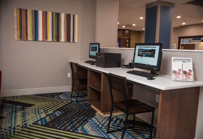 Holiday Inn Express Hotel & Suites Norfolk, An Ihg